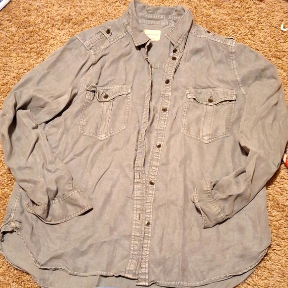 Soft button up - Picture 1 of 2